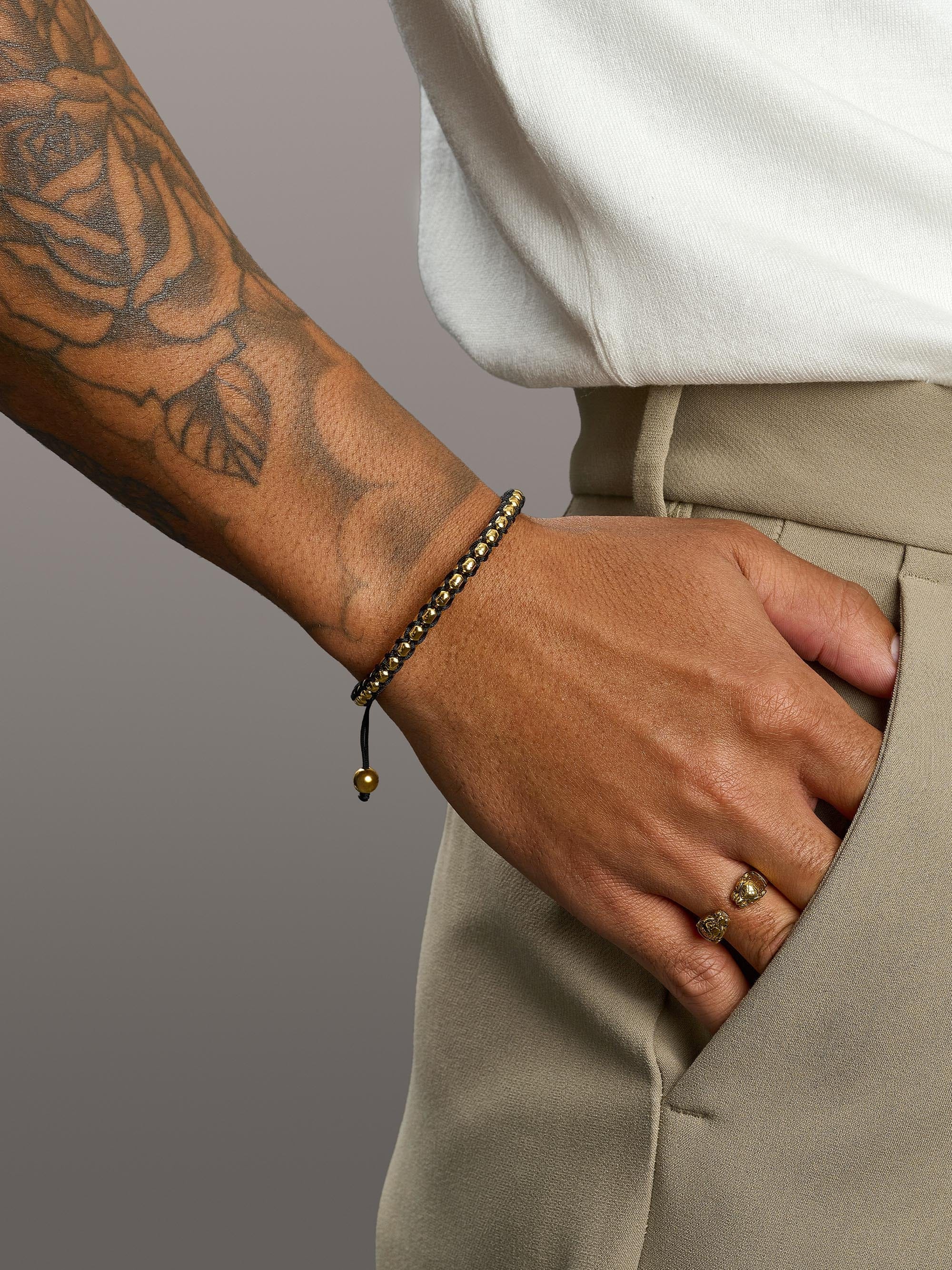 Men'S Black String Box Chain Bracelet in Gold