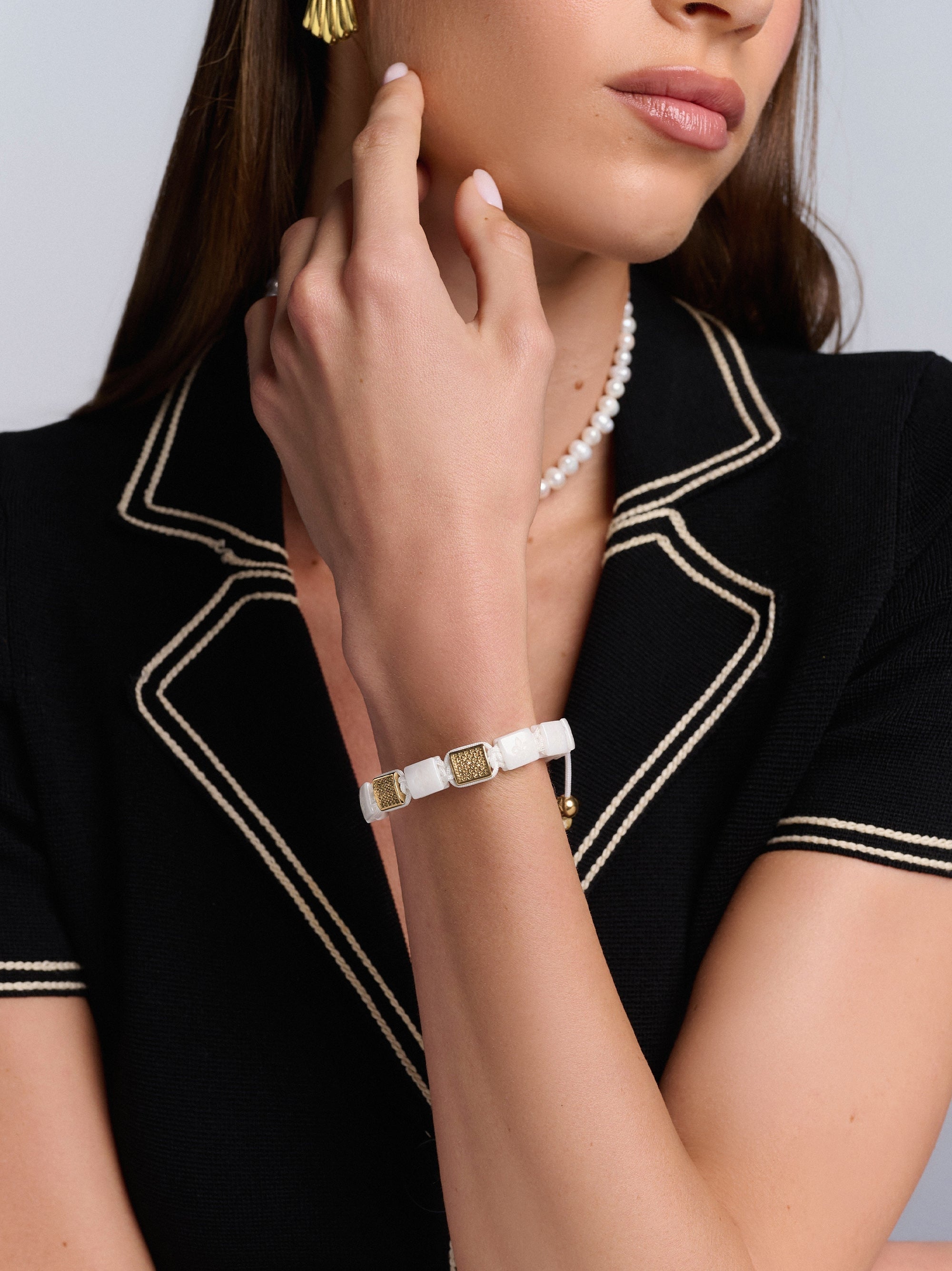 Women'S White Ceramic Flatbead Bracelet With Gold Cz