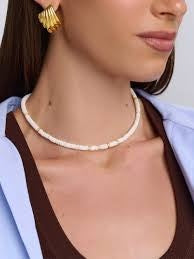 Women'S Shell Necklace With Gold Details