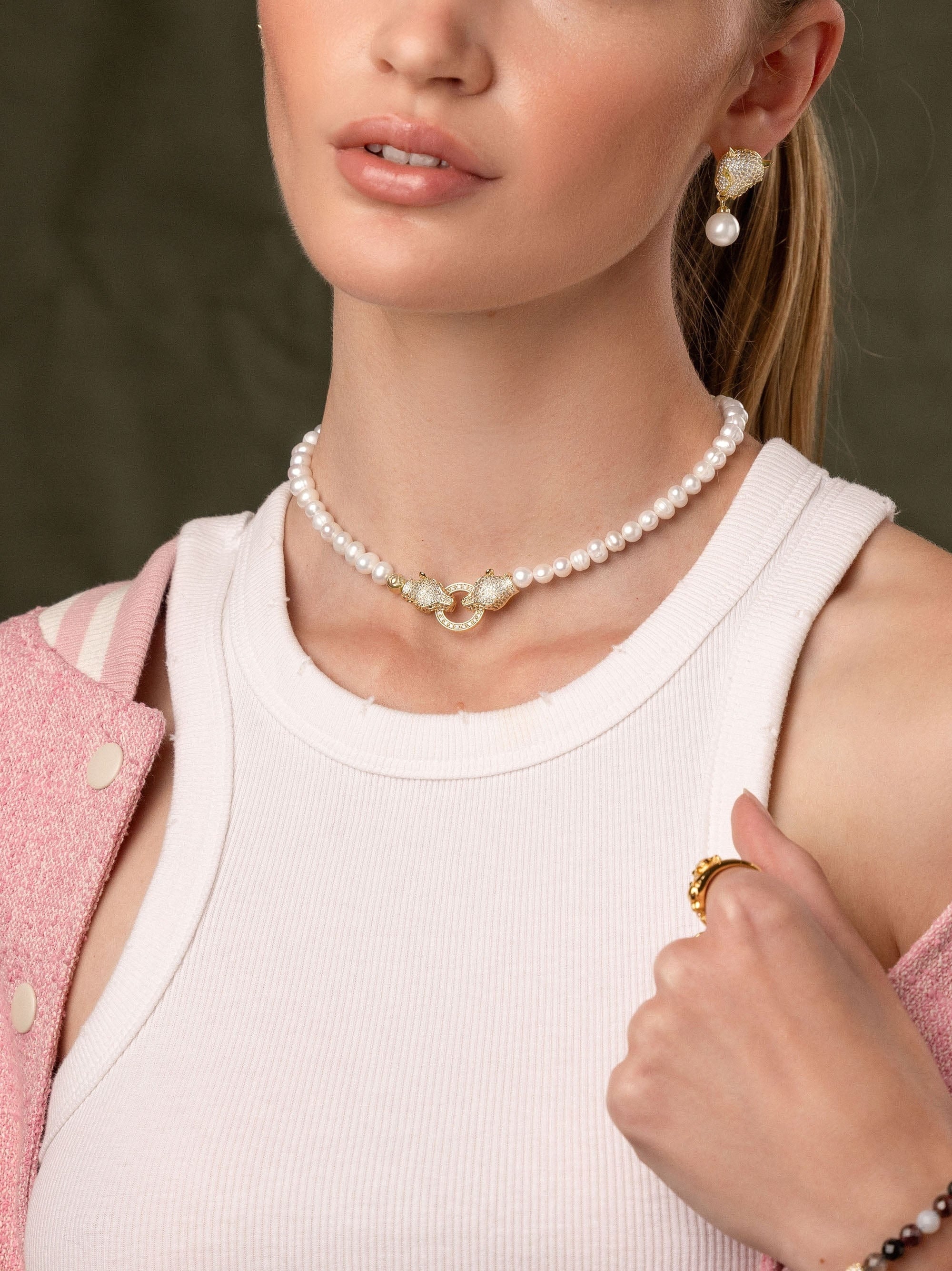 Women'S Pearl Choker With Gold Double Panther Head