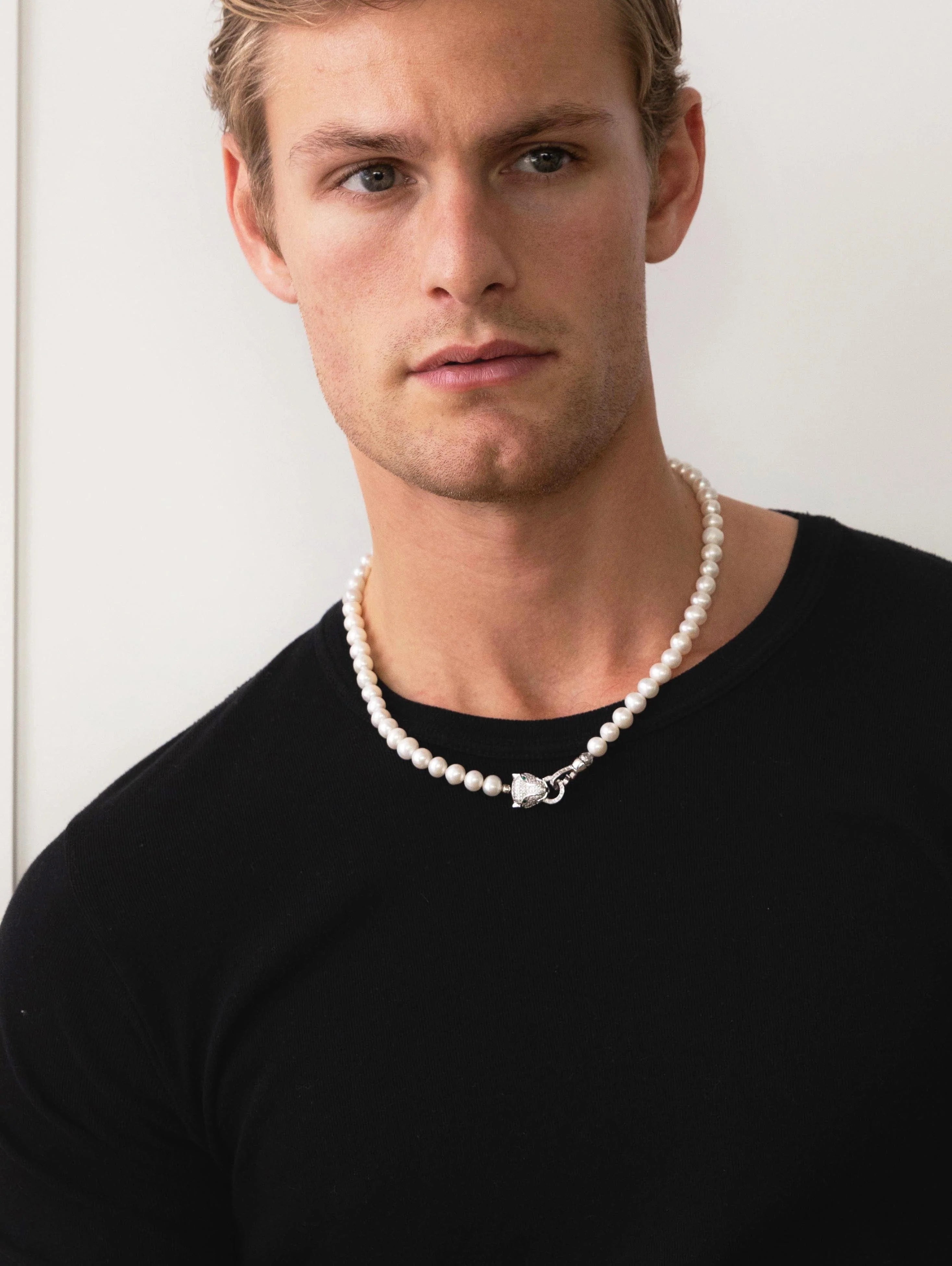 Men'S Pearl Choker With Silver Panther Head