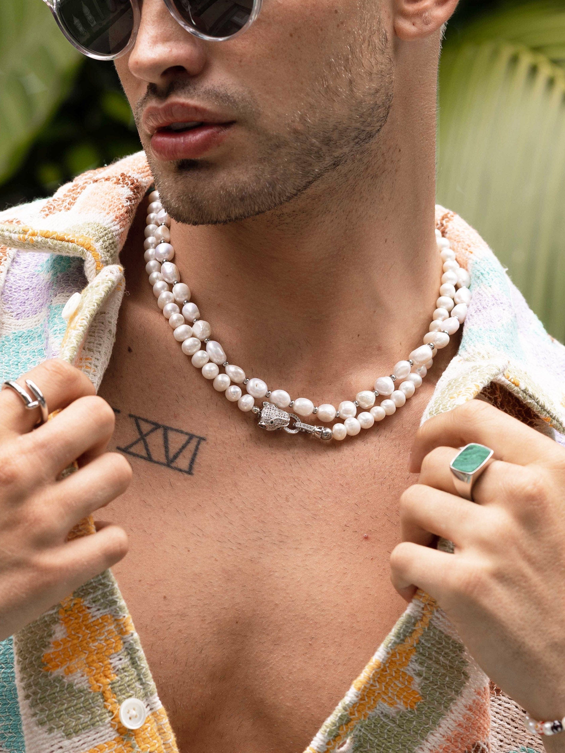 Men'S Pearl Choker With Silver Panther Head