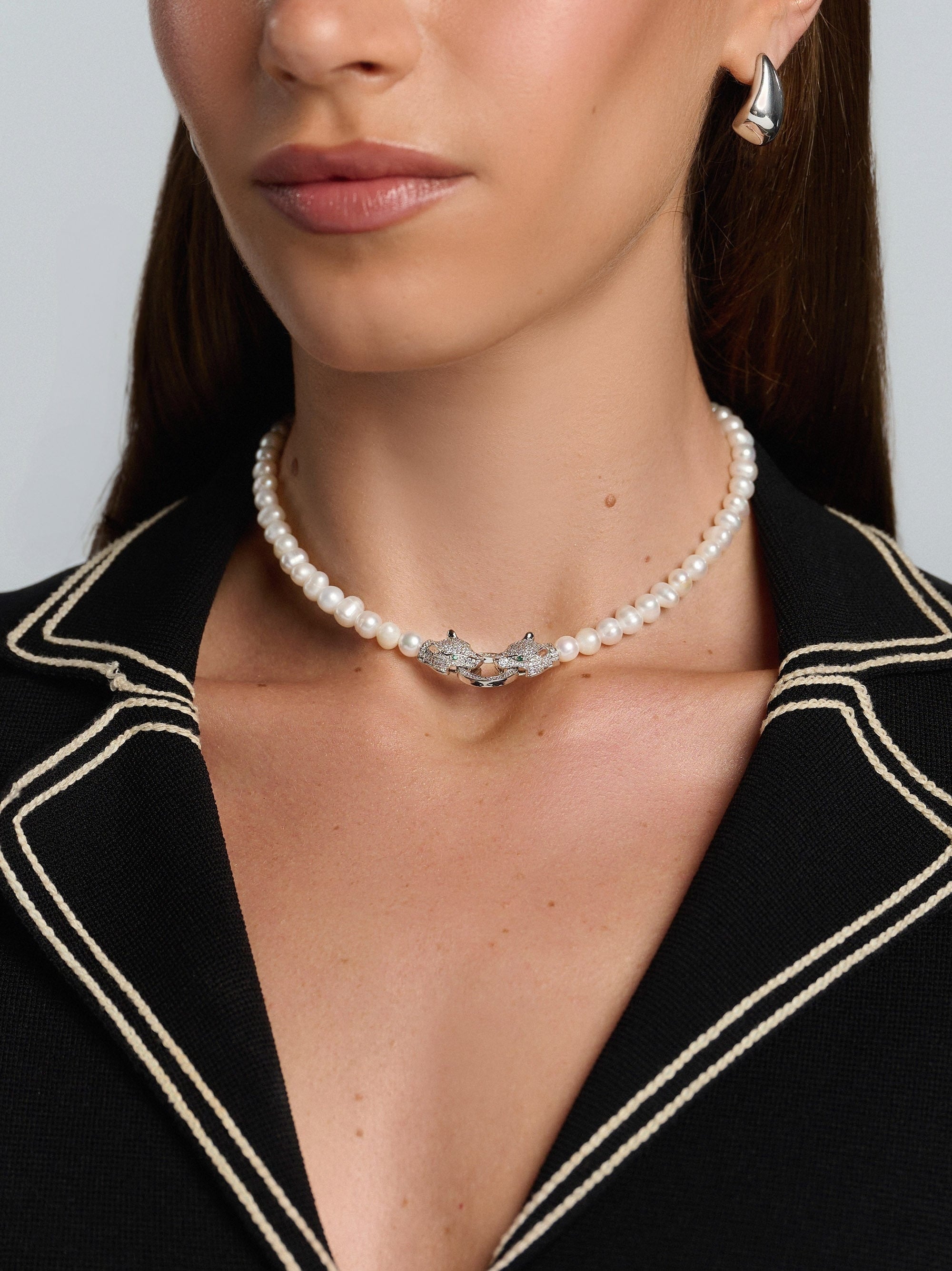Women'S Pearl Choker With Silver Double Panther Head