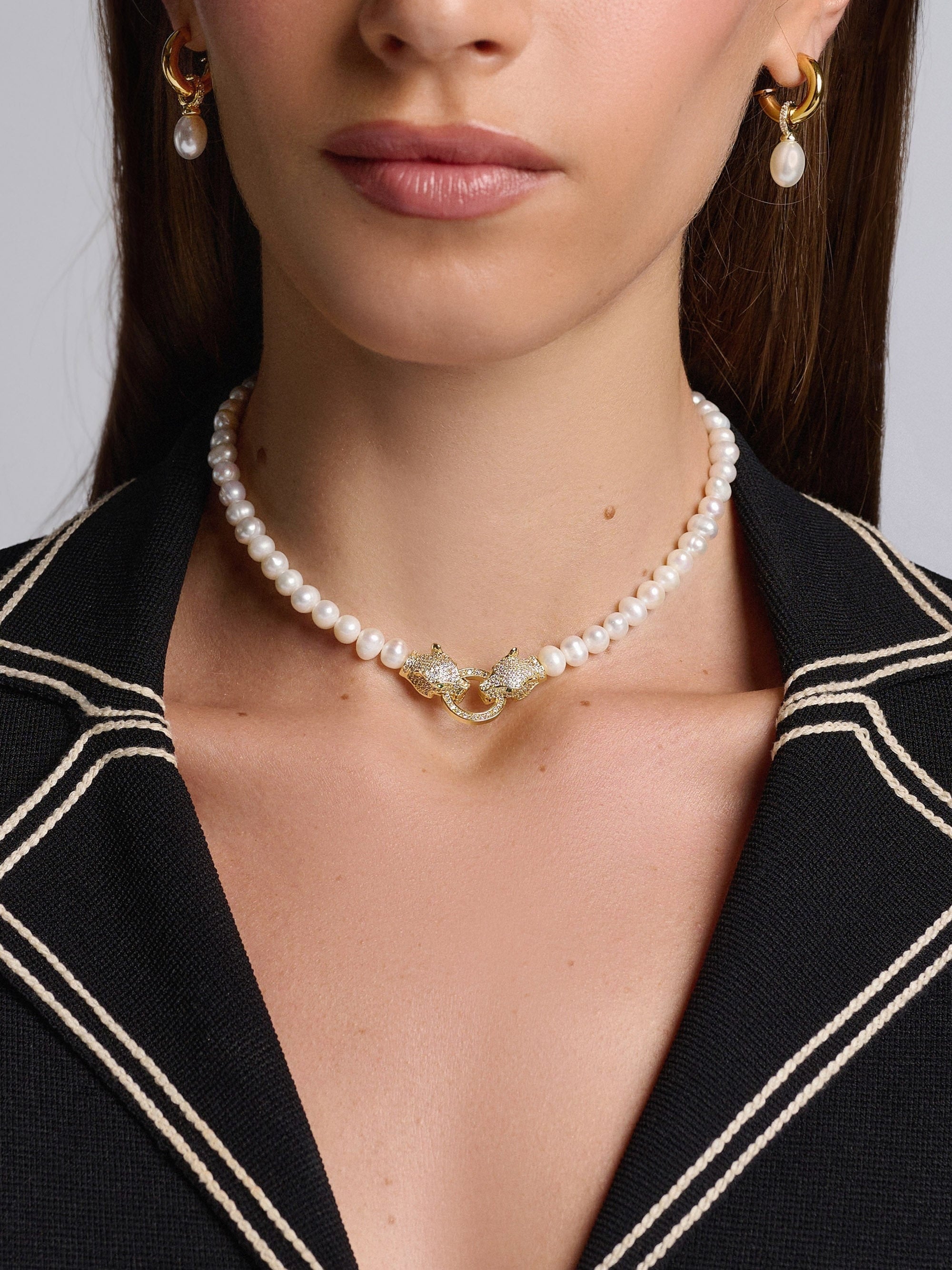Women'S Pearl Choker With Gold Double Panther Head